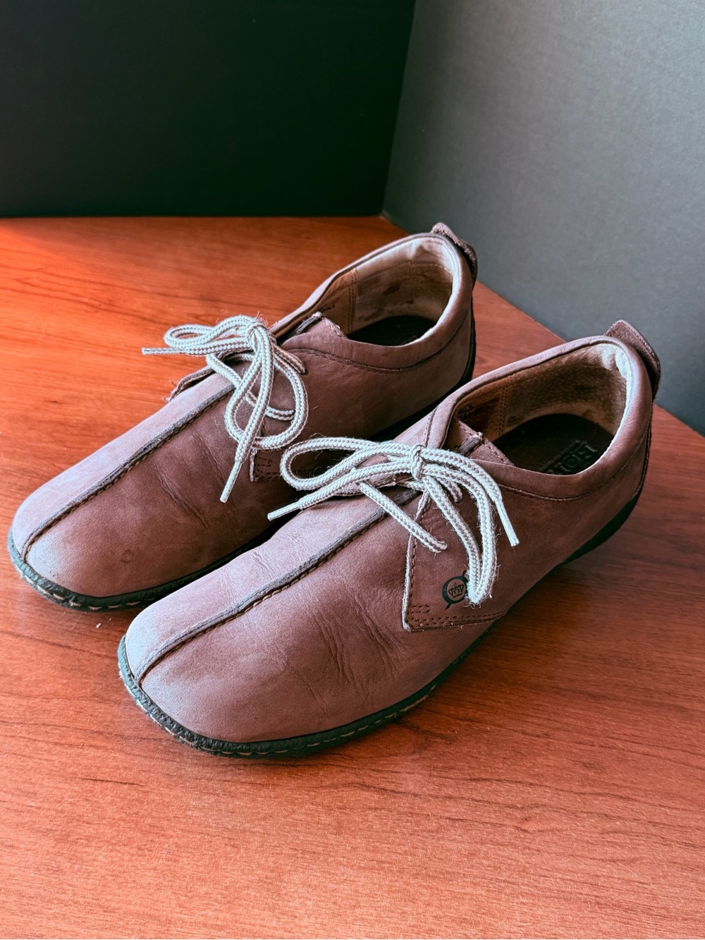 BORN W Brown Leather Slip-On with center seam. WELL MADE! W SIZE 9 / 40.5  $24